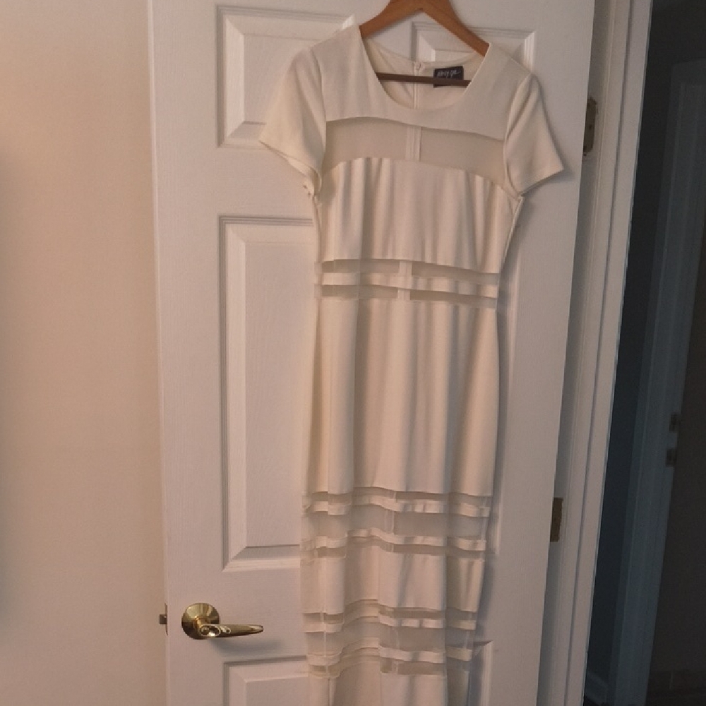 Elegant White Maxi Dress